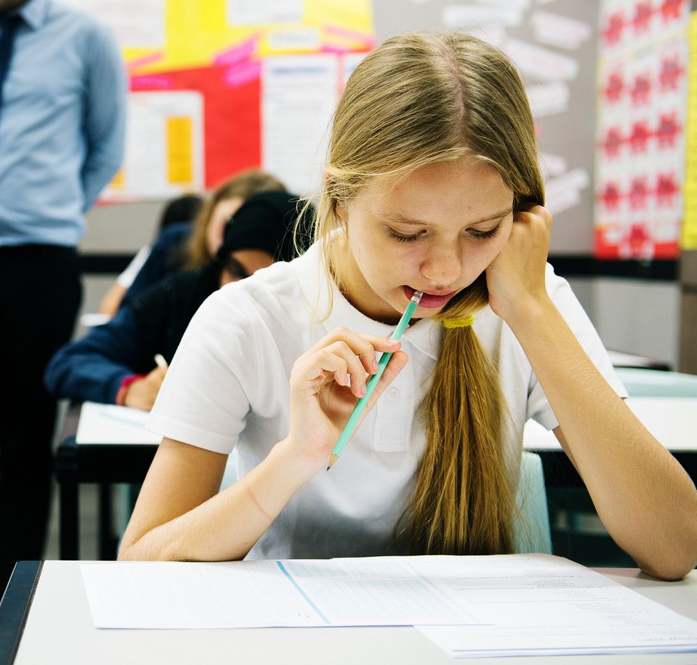 Taking a class. Экзамены в школе. ЕГЭ арты. Дети на ЕГЭ арты. Экзамен 11+.