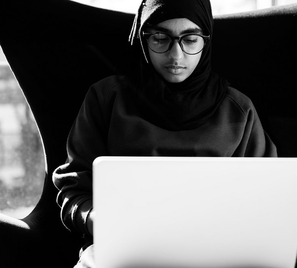 Islamic girl studying with a laptop