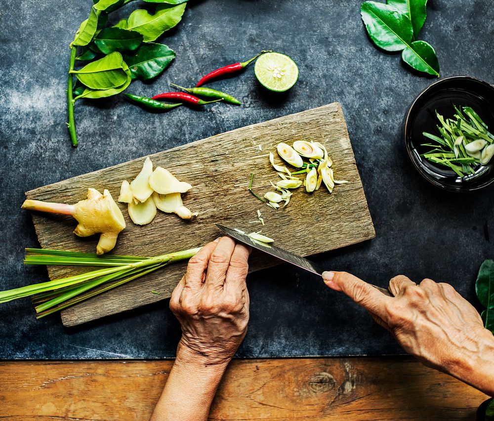 Hands using knife chop a lemongrass