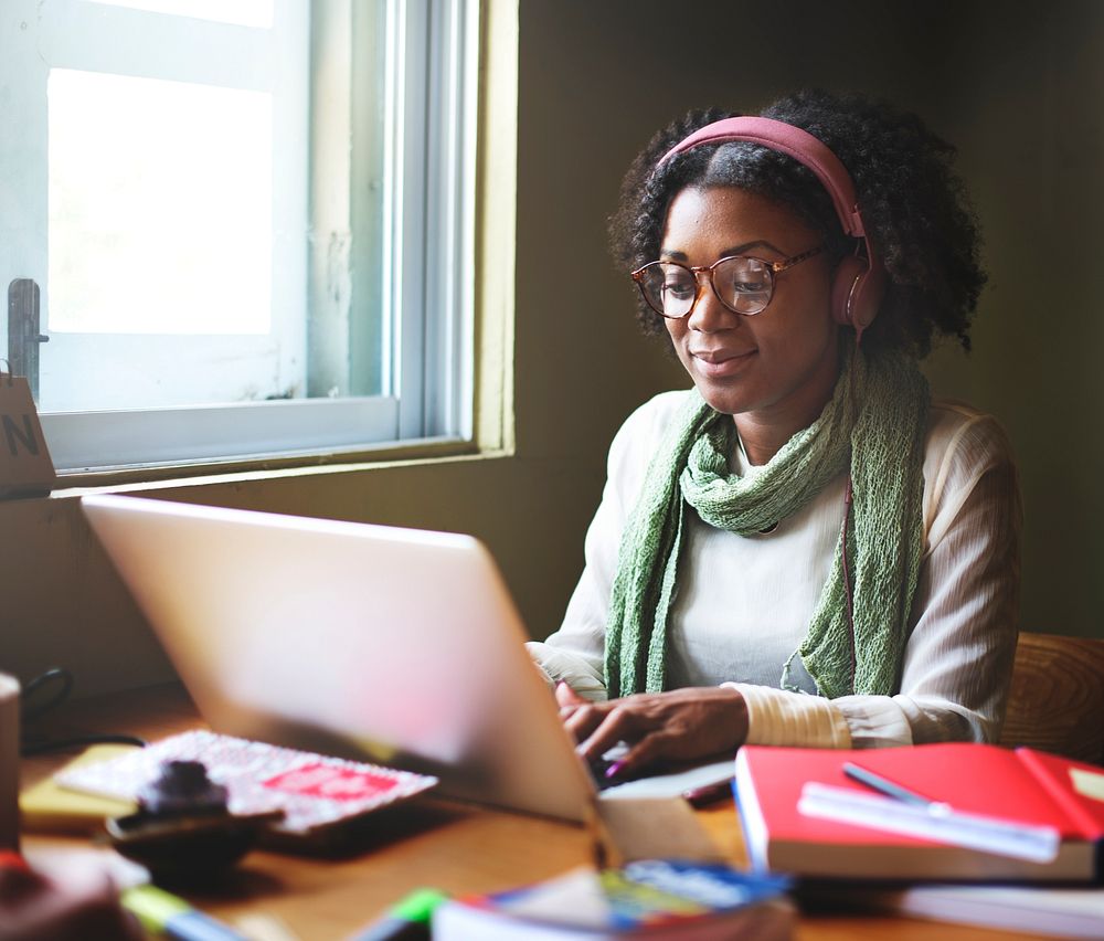 Black casual woman working on the computer