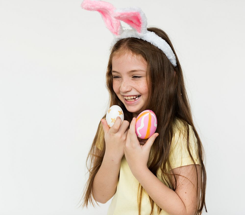 A girl put a pink rabbit ears on her head.
