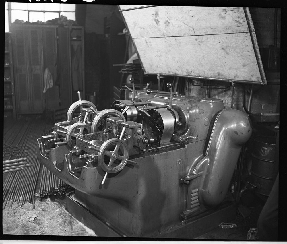 Threading machine (bars are used for concrete reinforcements in Army camp). Gichner Iron Works, Washington, D.C.. Sourced…