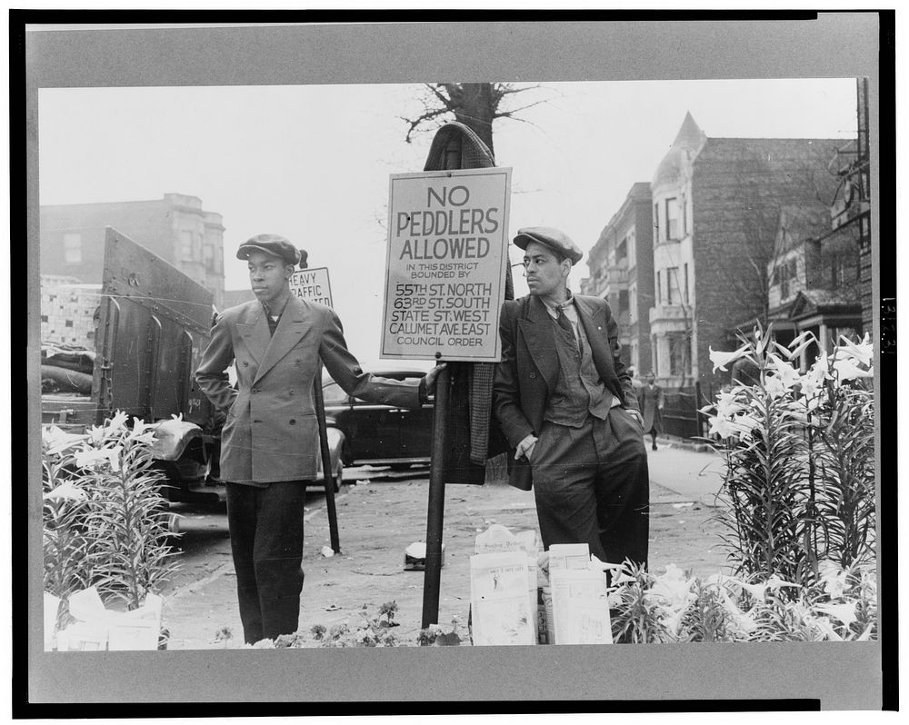 Peddlers on Easter morning on Garfield Boulevard, Chicago, Illinois by Russell Lee