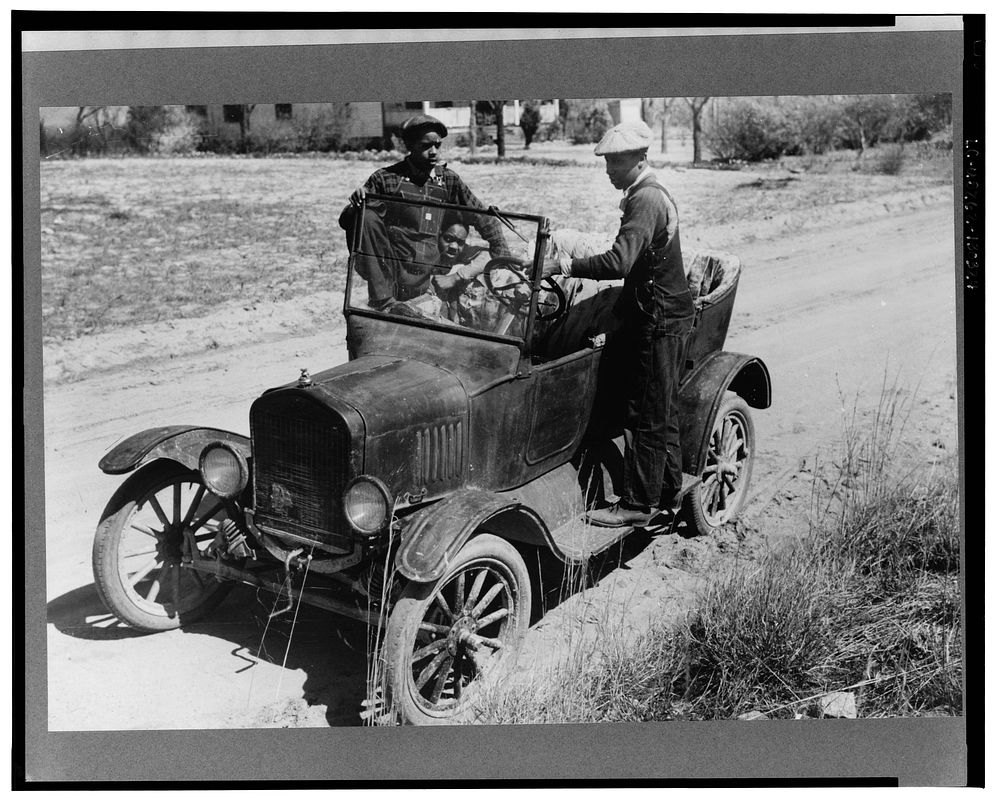  youngsters and their Model "T" near Pacolet, South Carolina. Sourced from the Library of Congress.