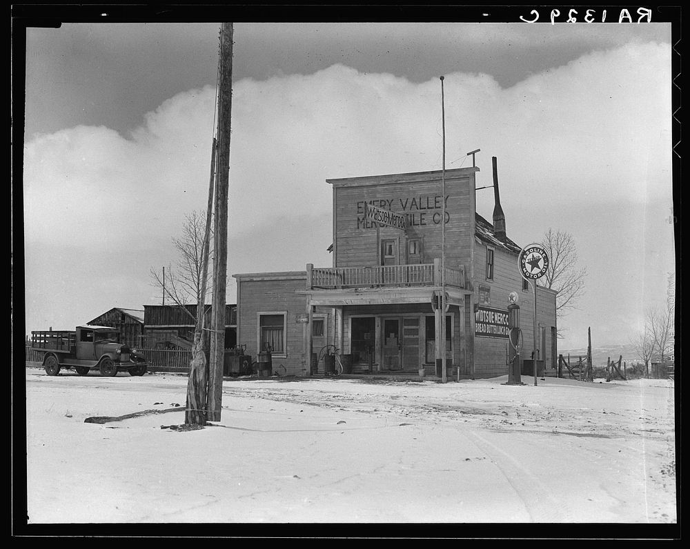 Grocery store. Widtsoe, Utah. Sourced from the Library of Congress.