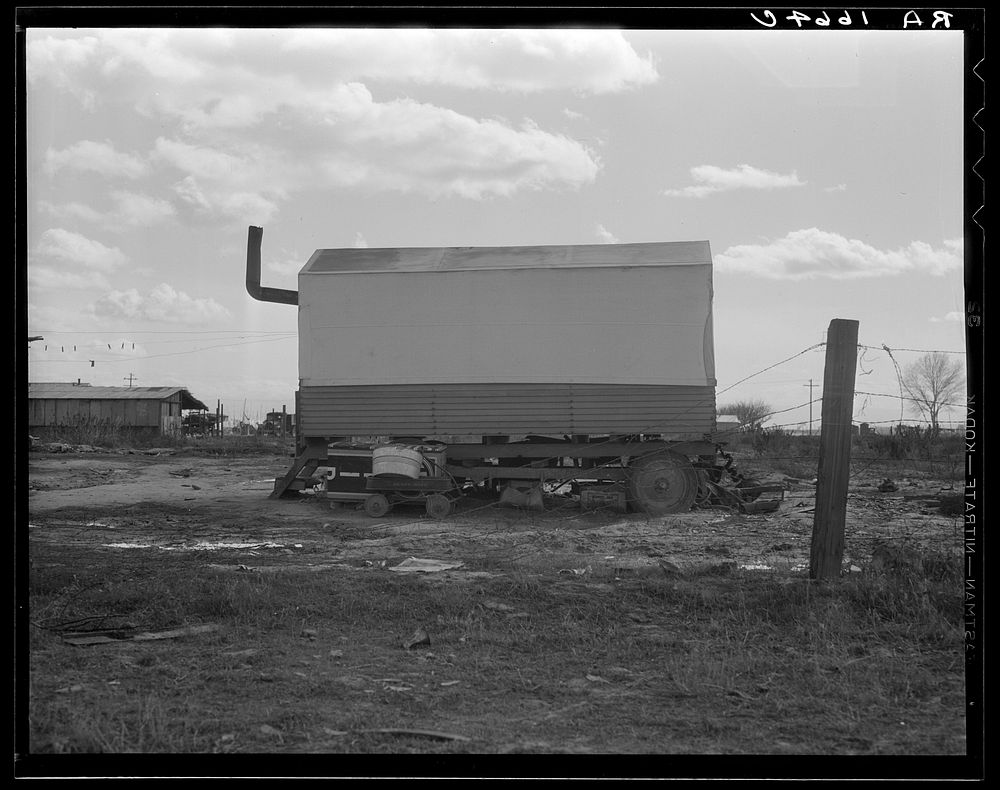 Dust bowl refugees living in camps in California. Sourced from the Library of Congress.