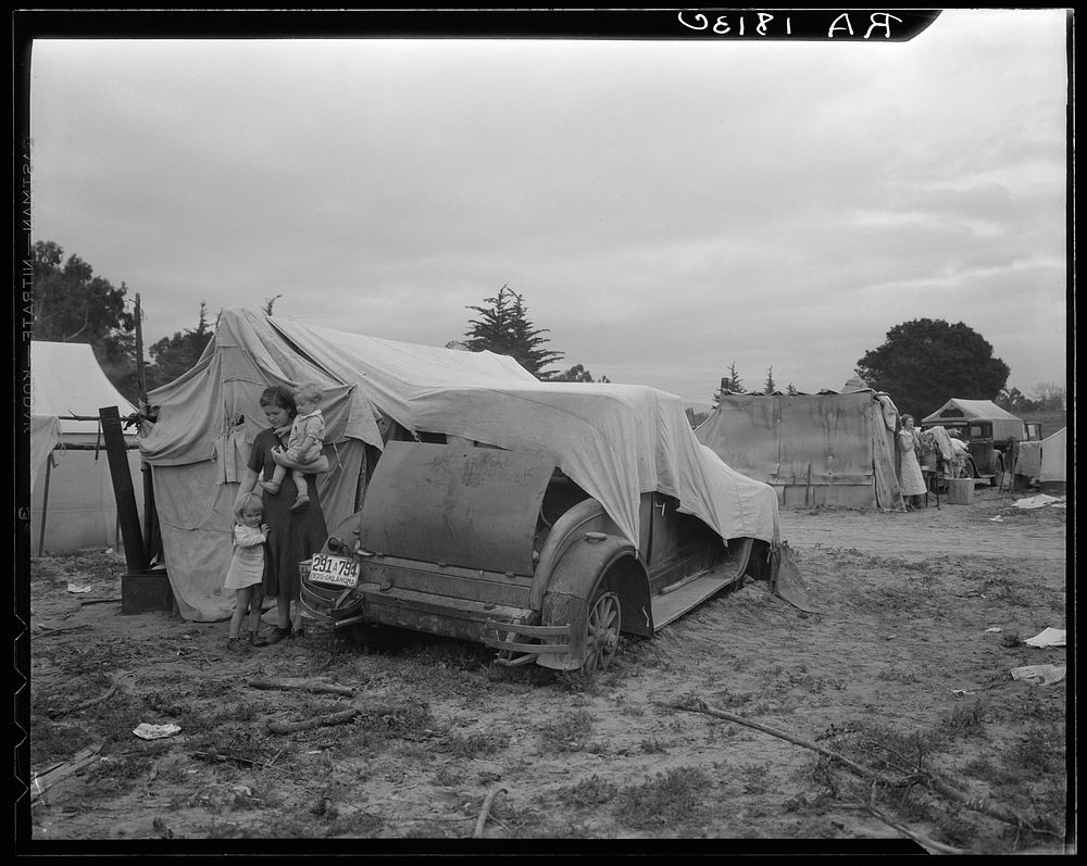 Migrant family looking for work in the pea fields. California. Sourced from the Library of Congress.