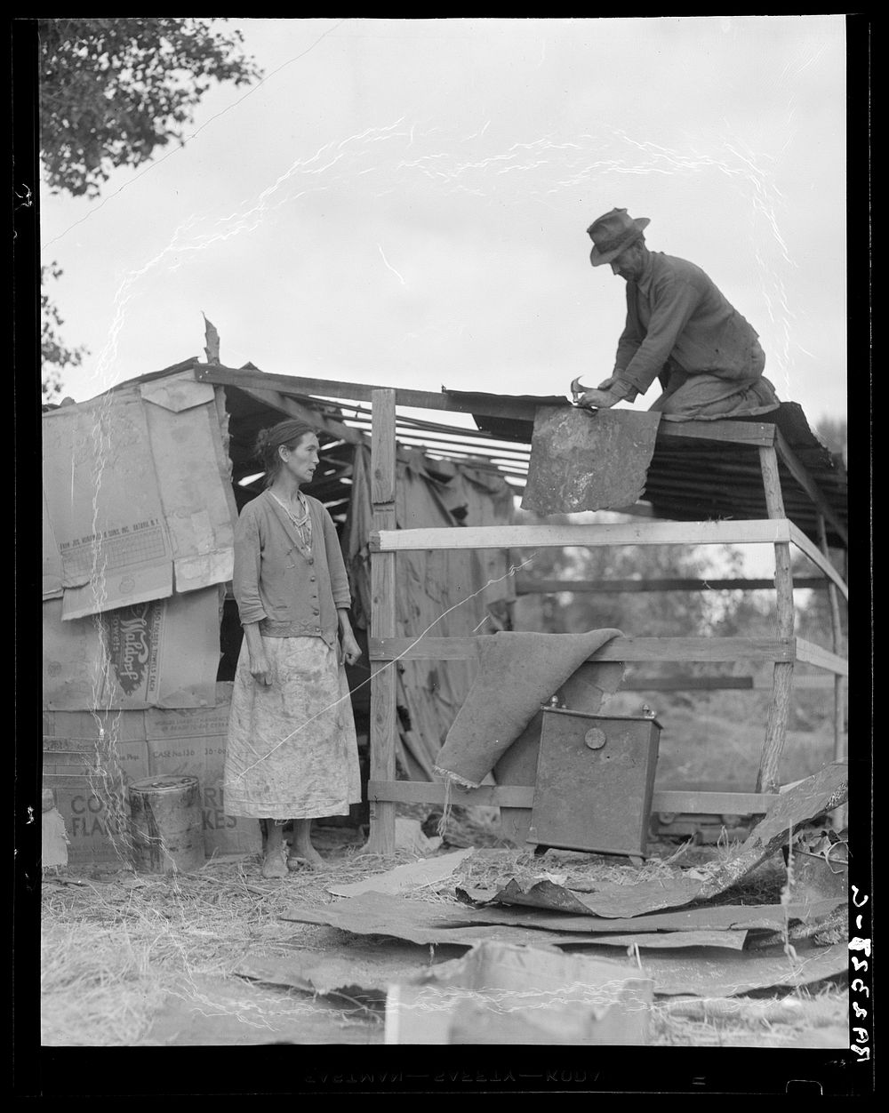 Dispossessed Arkansas farmers. Bakersfield, California. Sourced from the Library of Congress.