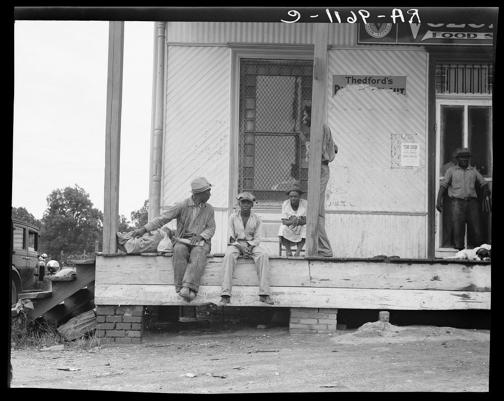 es hanging around the plantation store. Mississippi Delta. Sourced from the Library of Congress.