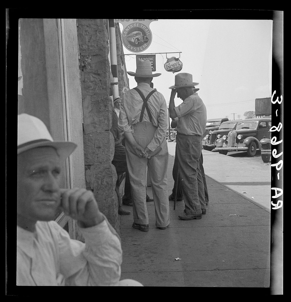 Farmers on main street discussing drought. Sallisaw, Sequoyah County, Oklahoma. Sourced from the Library of Congress.