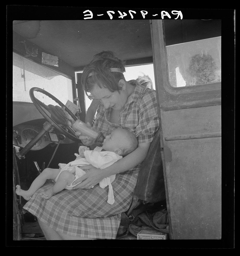 Wife and sick child of tubercular itinerant, stranded in New Mexico. Sourced from the Library of Congress.