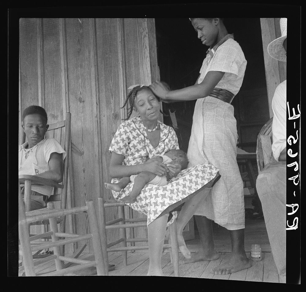 women near Earle, Arkansas by Dorothea Lange