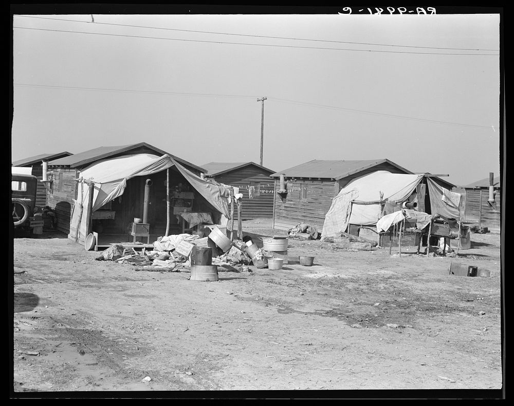 Company housing for cotton workers near Corcoran, California. Sourced from the Library of Congress.