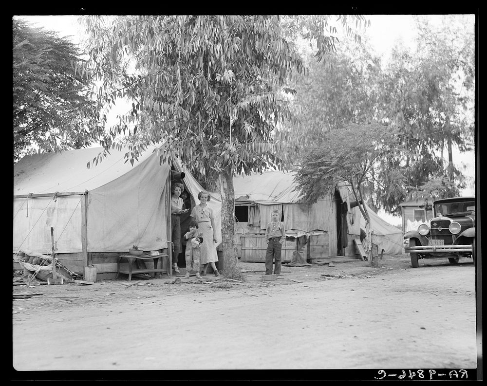 Drought refugees from Oklahoma in cotton camp near Exeter, California. Sourced from the Library of Congress.