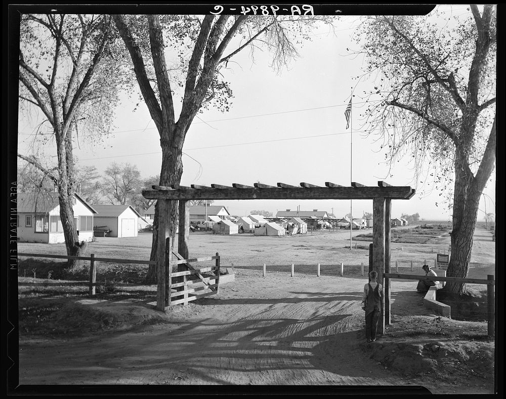 Entrance and view of Kern migrant camp. California. Sourced from the Library of Congress.