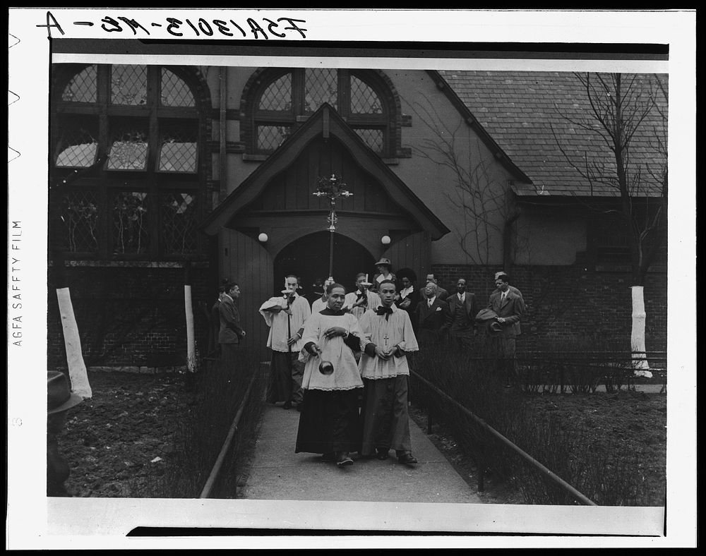 Start of the processional from an Episcopal church on Easter morning. South Side of Chicago by Russell Lee