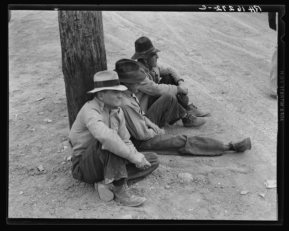 Waiting for the semi-monthly relief checks at Calipatria, California. Sourced from the Library of Congress.