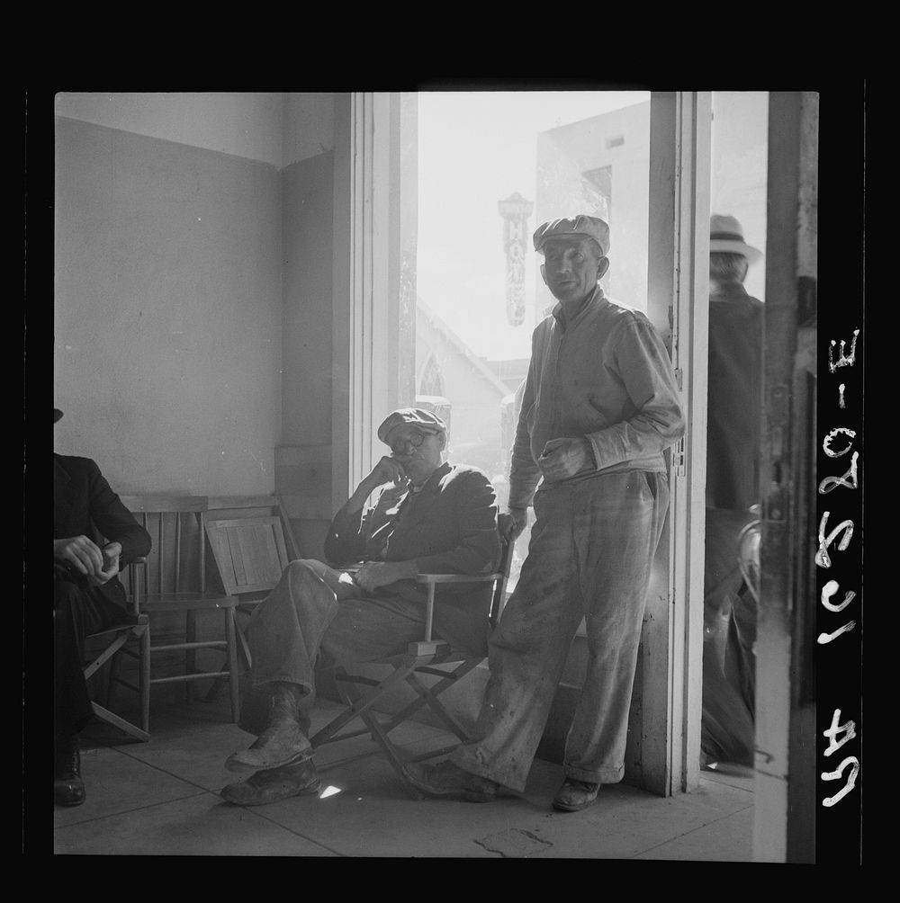 Waiting for relief checks. Calipatria, California. Sourced from the Library of Congress.