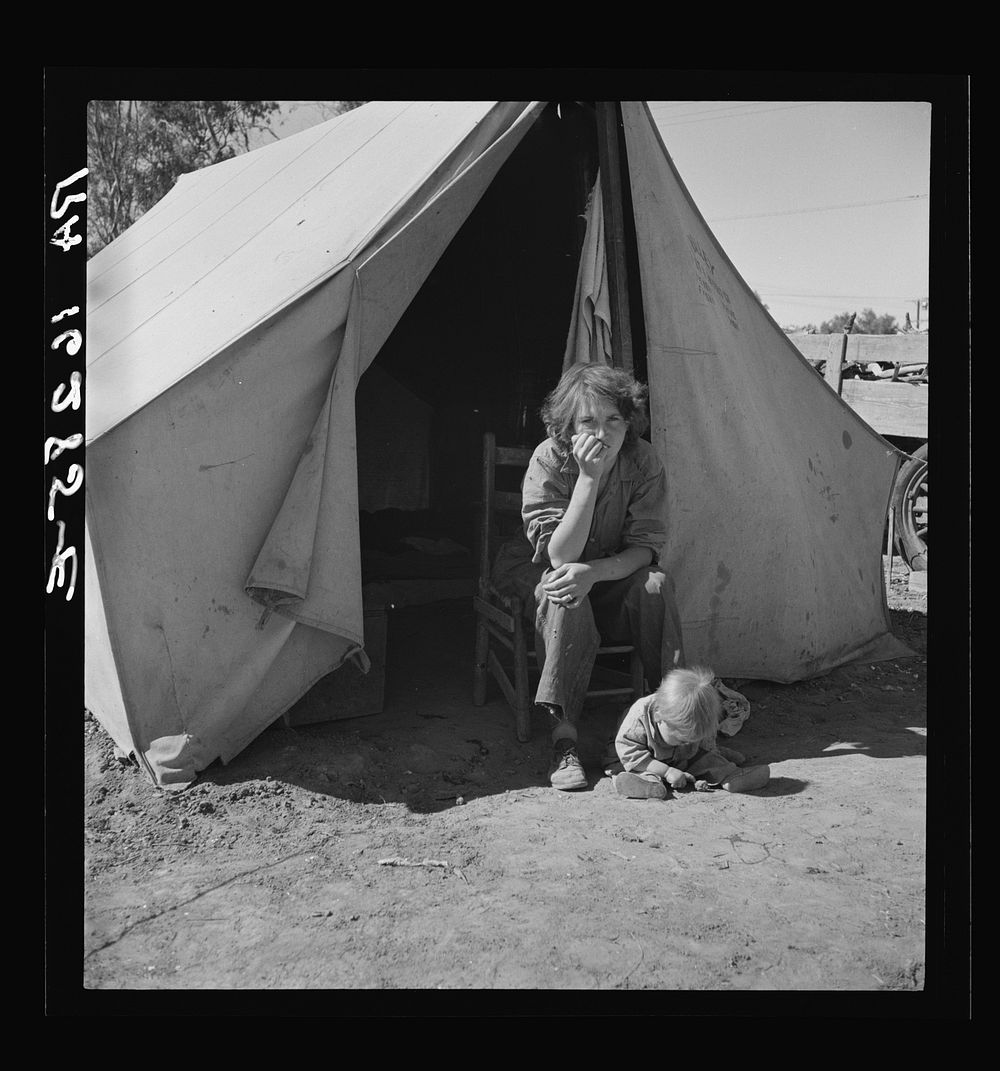 Eighteen year-old mother from Oklahoma, now a California migrant. Sourced from the Library of Congress.