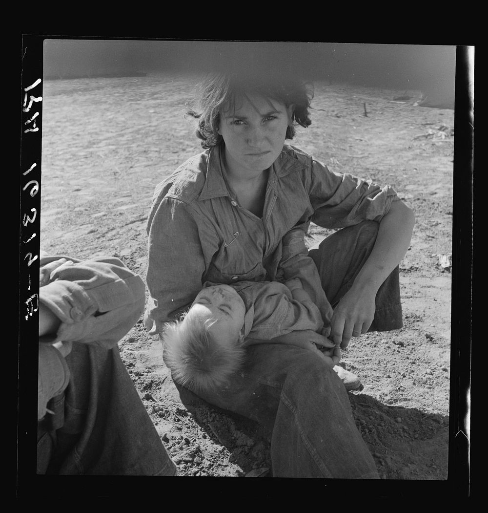 [Untitled photo, possibly related to: Young Oklahoma mother, age eighteen, penniless, stranded in California. Imperial…