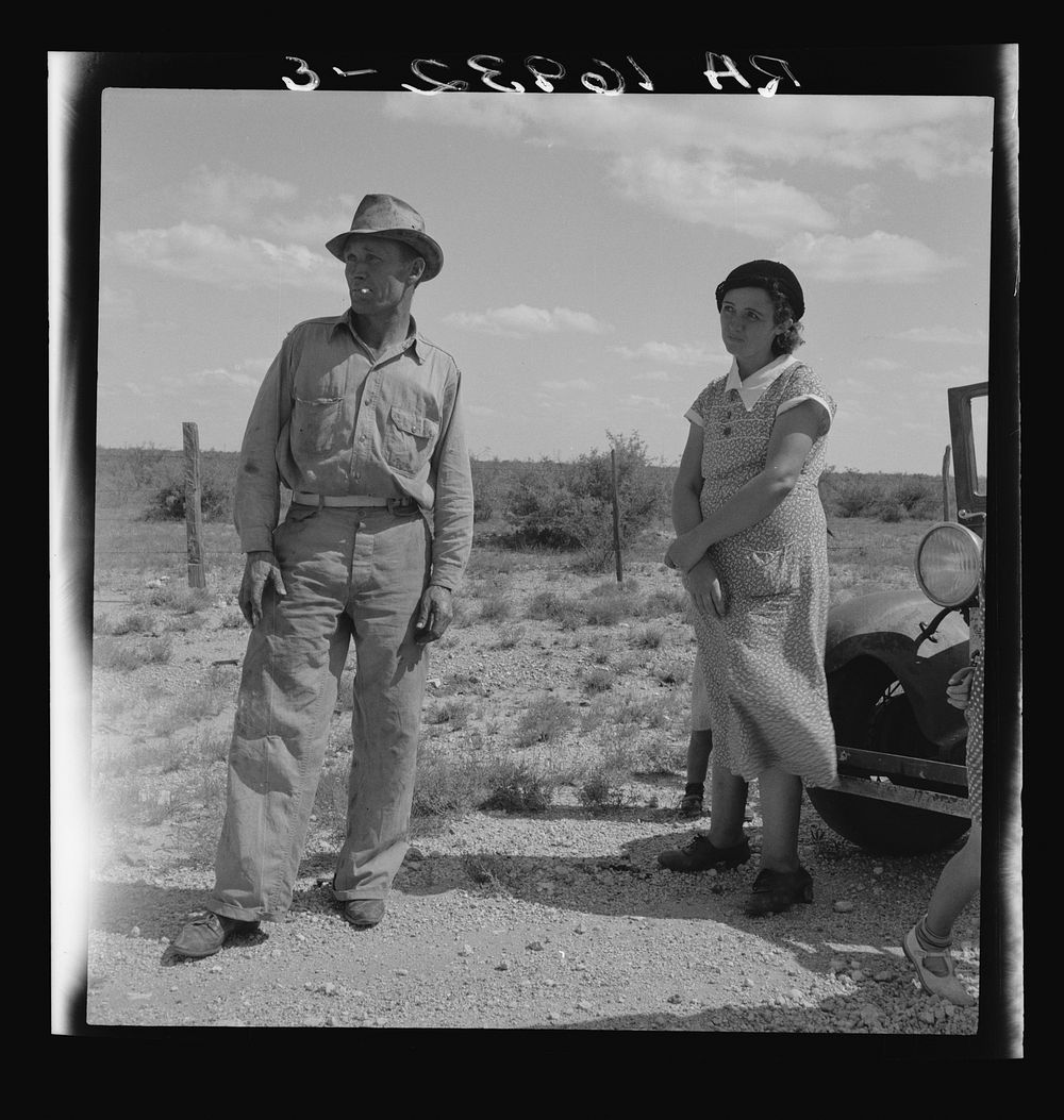 Migrant oil worker and wife near Odessa, Texas. Sourced from the Library of Congress.