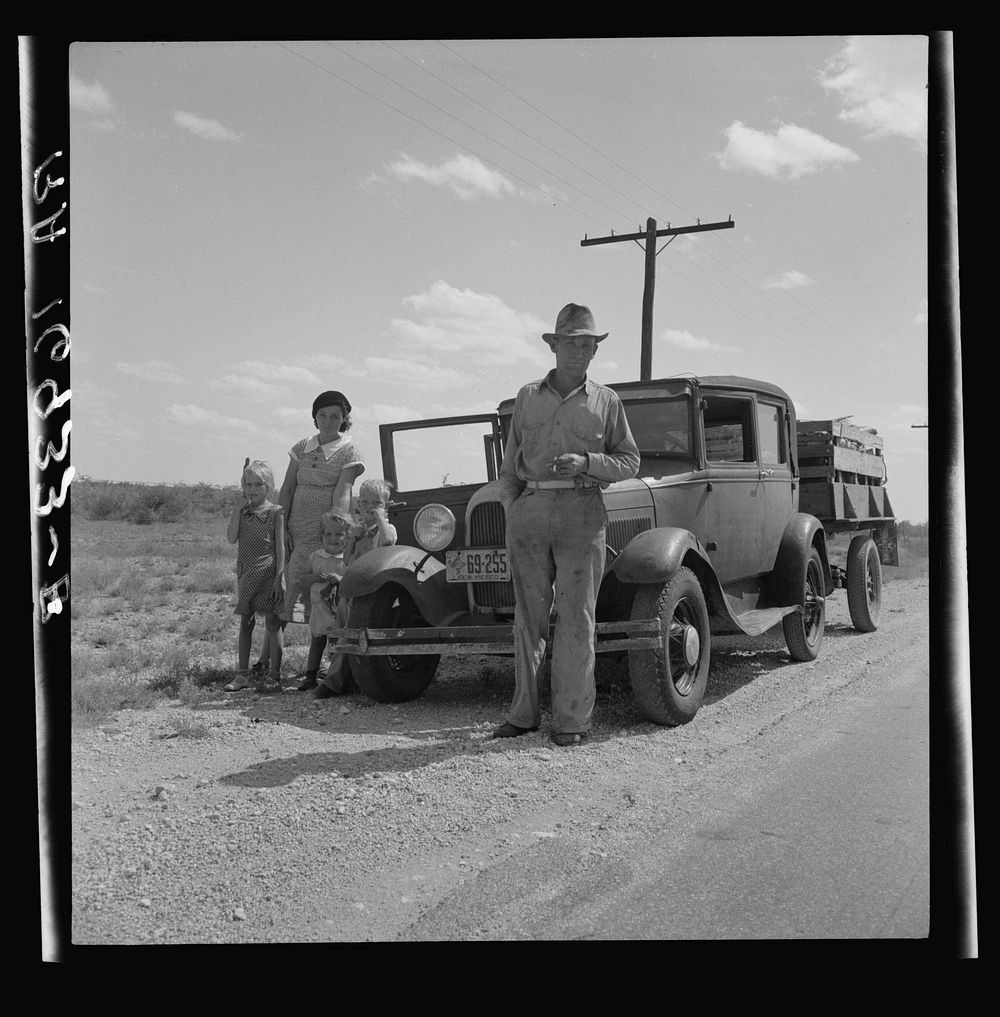 Migrant oil worker and family near Odessa, Texas. Sourced from the Library of Congress.
