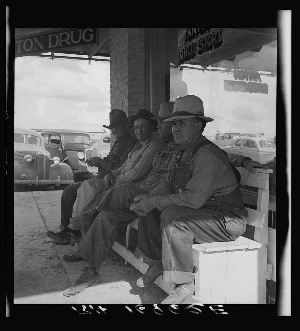 Dust bowl farmers of west Texas in town. Sourced from the Library of Congress.