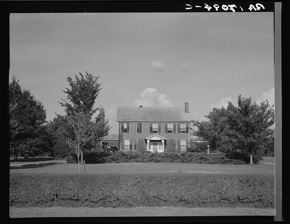 The Aldridge Plantation owner's home near Leland, Mississippi. Sourced from the Library of Congress.