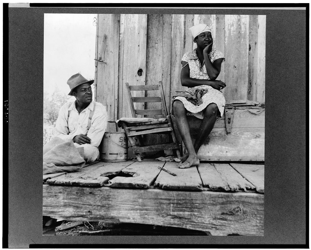  sharecropper and wife. Mississippi. They have no tools, stock, equipment, or garden. Sourced from the Library of Congress.