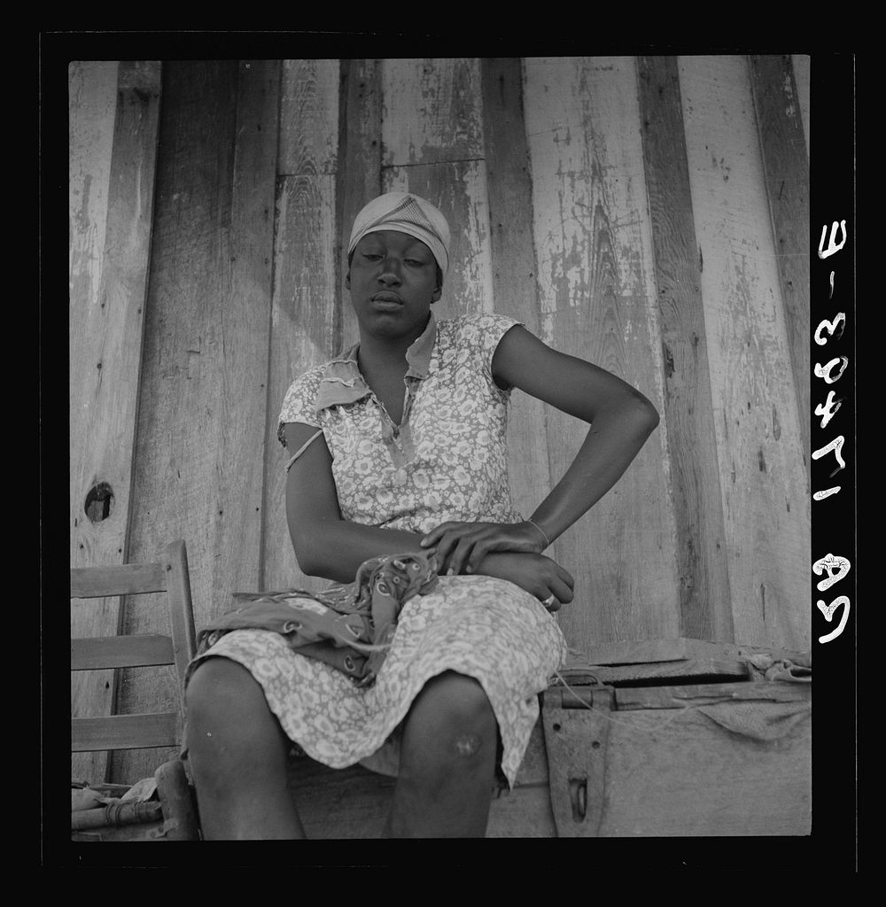 Wife of Mississippi sharecropper. Sourced from the Library of Congress.