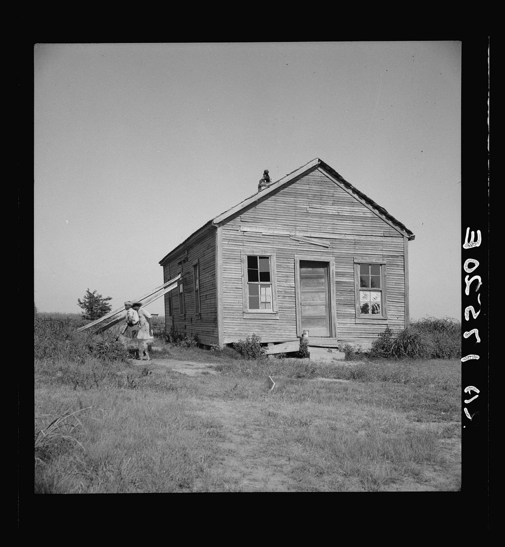 School in center of the mechanized plantation area of the Mississippi Delta. Sourced from the Library of Congress.