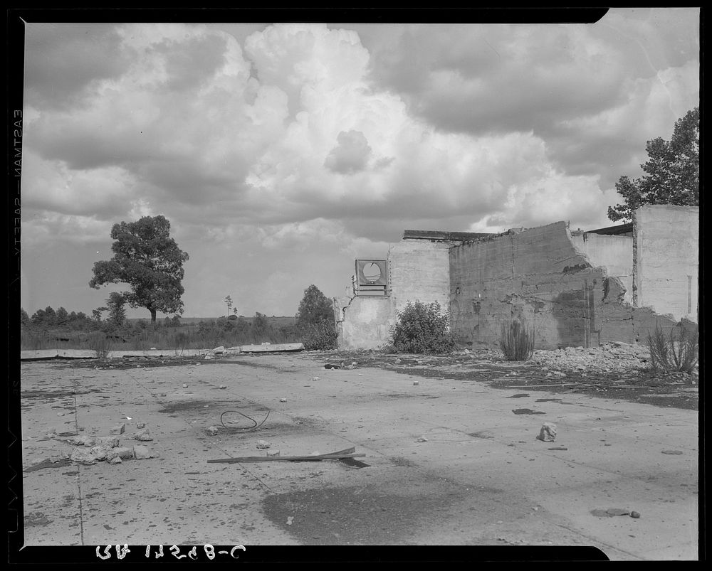 This was a bank at Fullerton, Louisiana. Abandoned lumber town. Sourced from the Library of Congress.