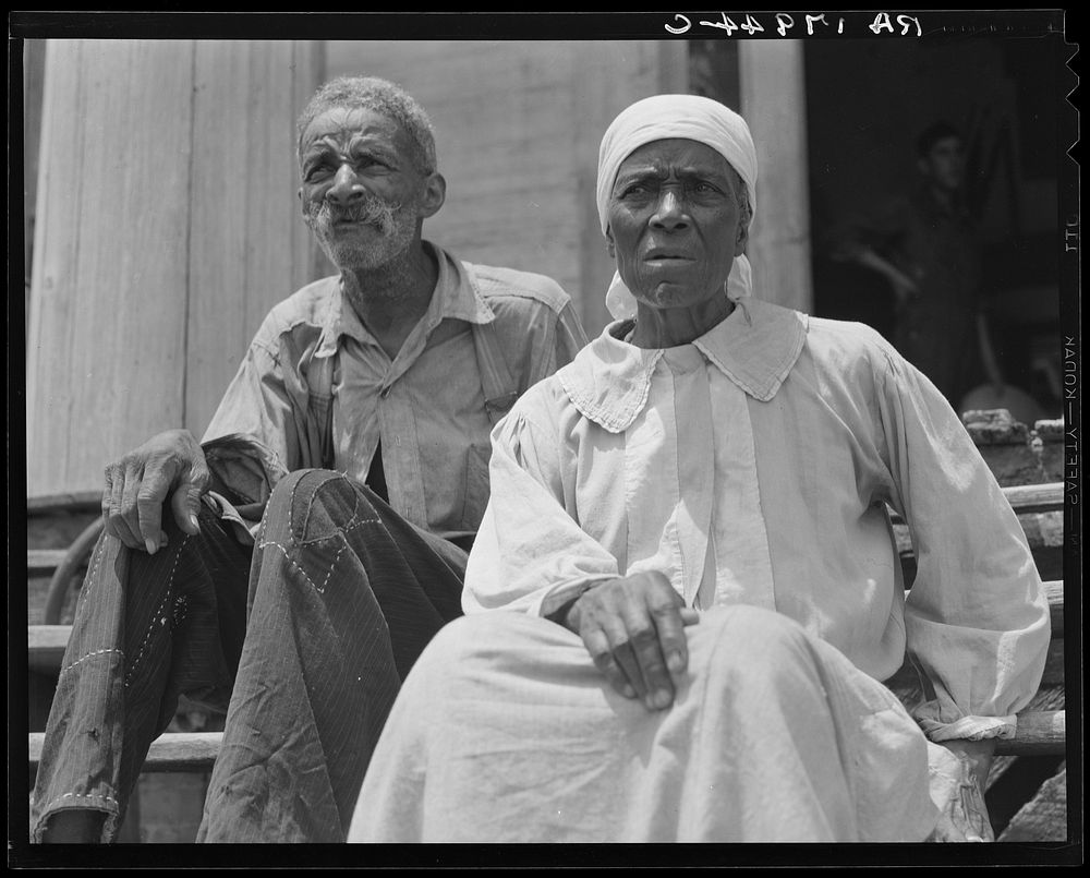 Ex-slave and wife who live in a decaying plantation house. Greene County, Georgia. Sourced from the Library of Congress.
