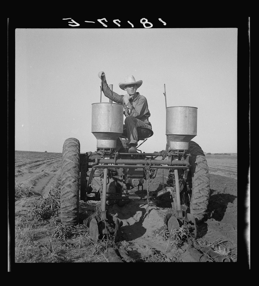 FSA/8b32000/8b32300\8b32335a.tif. Sourced from the Library of Congress.