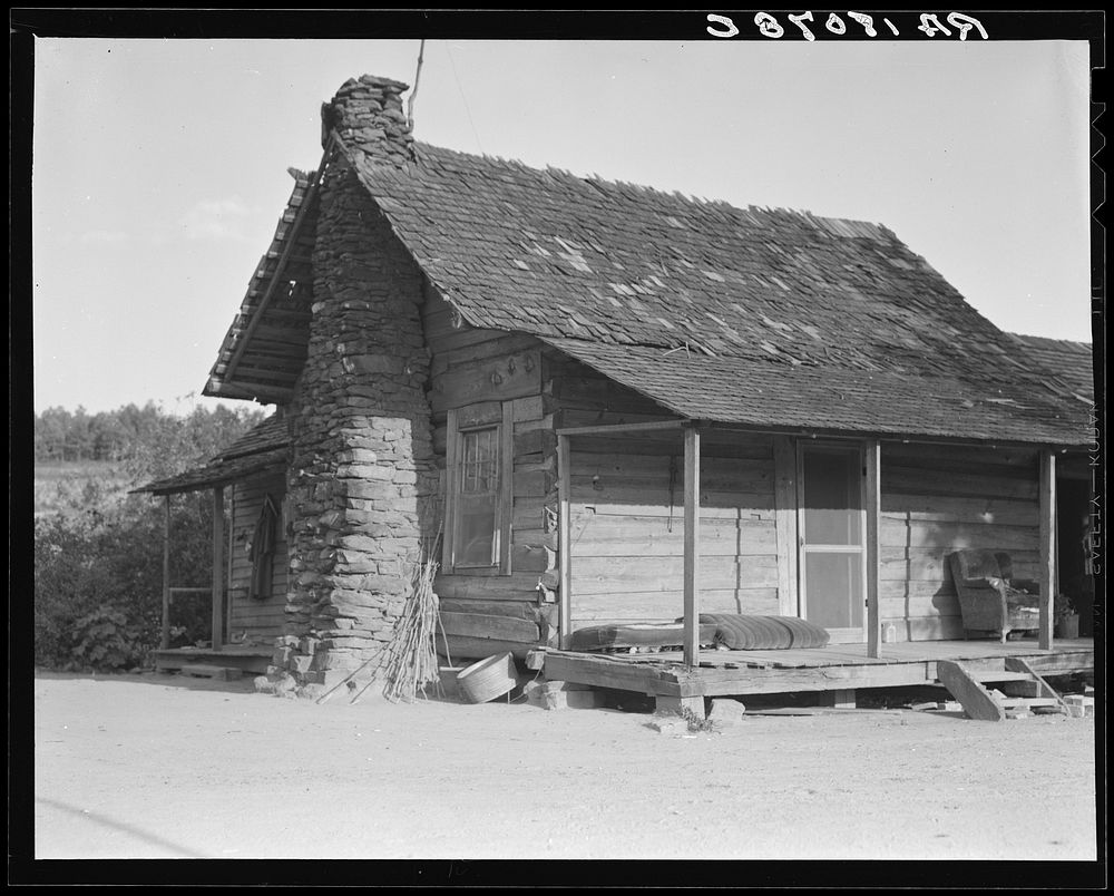 House occupied by sharecropper family for seven years. Near Hartwell, Georgia. Sourced from the Library of Congress.