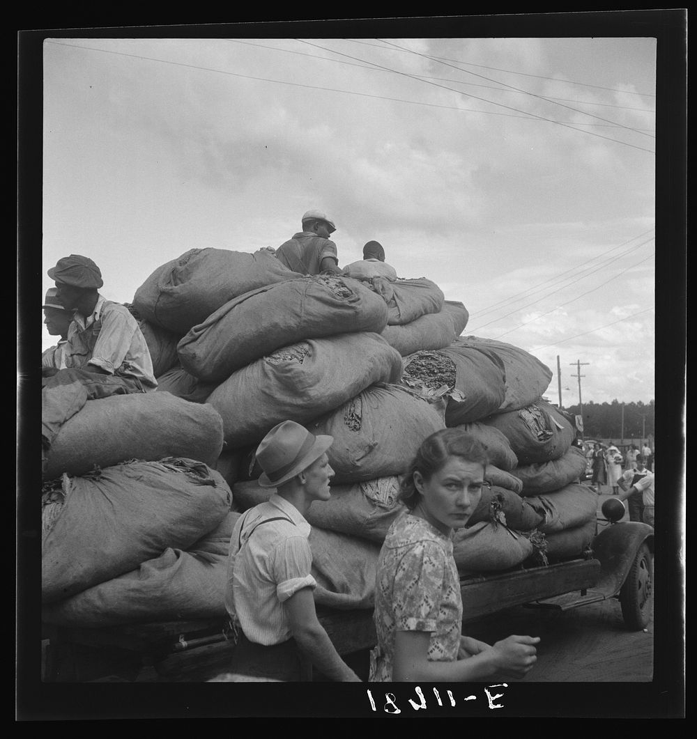 FSA/8b32000/8b32700\8b32788a.tif. Sourced from the Library of Congress.