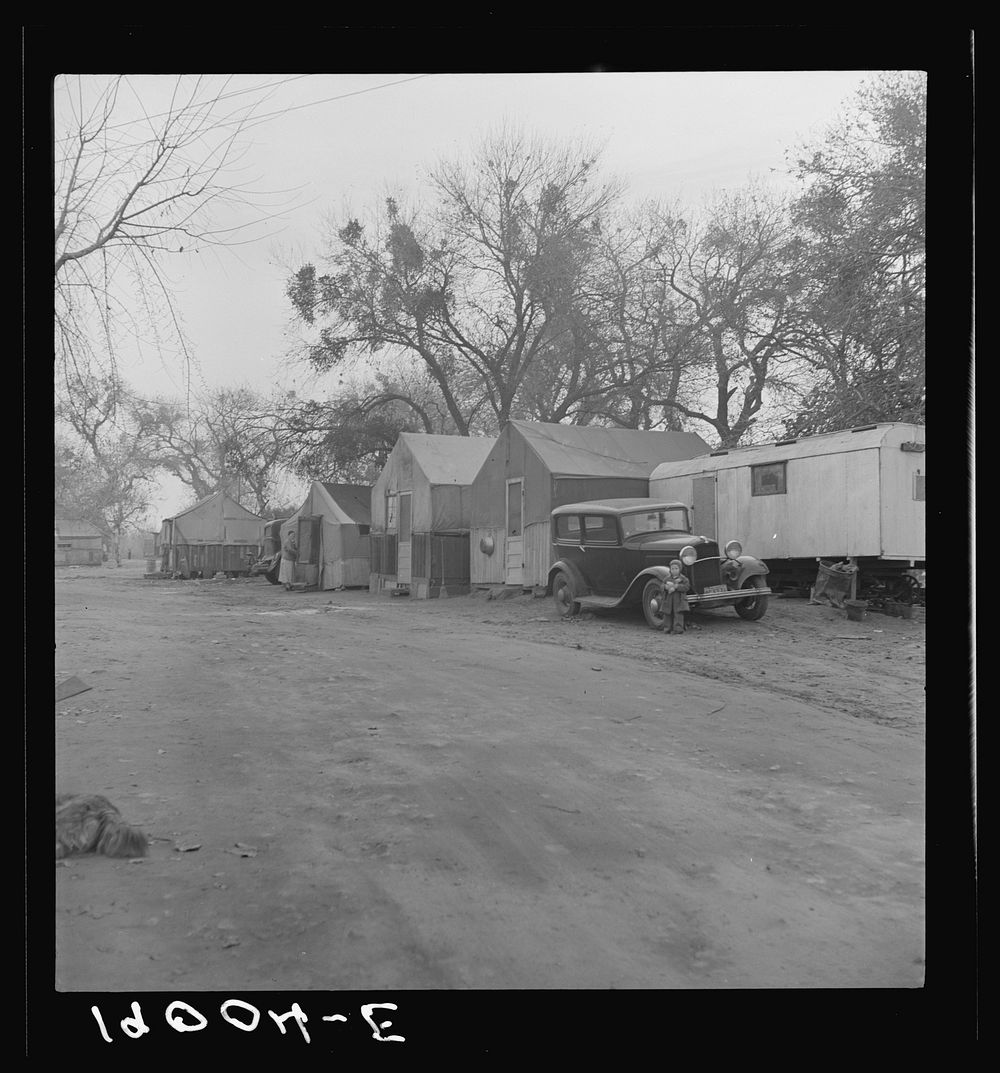 FSA/8b33000/8b33000\8b33061a.tif. Sourced from the Library of Congress.