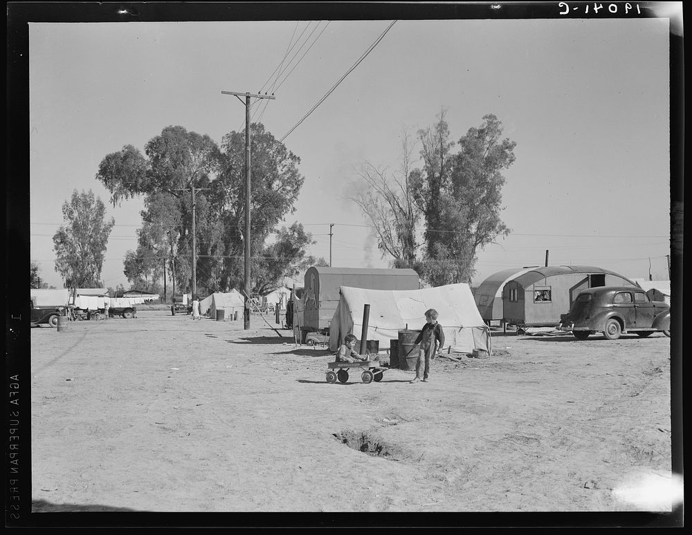 FSA/8b33000/8b33000\8b33097a.tif. Sourced from the Library of Congress.