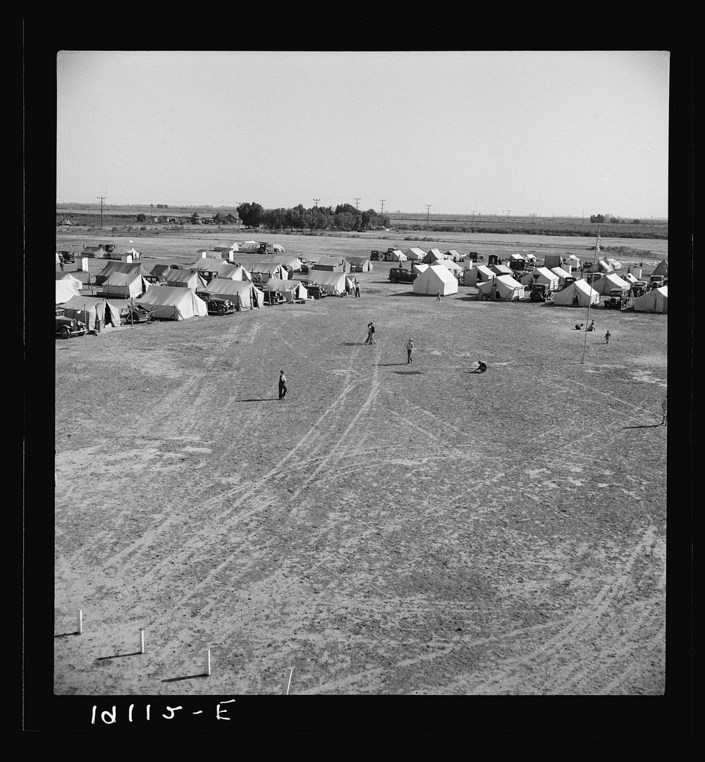 [Untitled photo, possibly related to: Farm Security Administration (FSA) migratory labor camp, 155 migrant families in camp.…