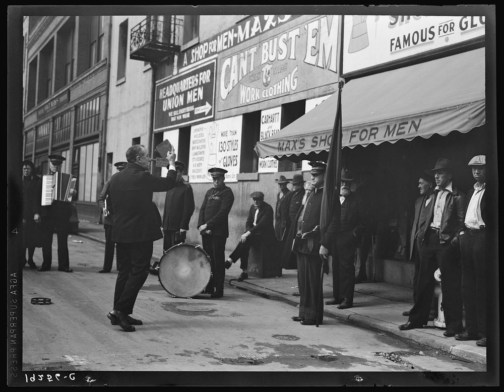 Preaching to the crowd. Salvation Army, San Francisco, California. Sourced from the Library of Congress.