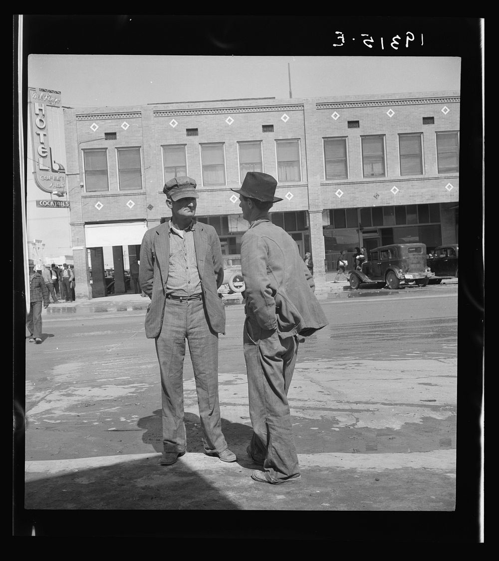 [Untitled photo, possibly related to: Calipatria, Imperial Valley. Idle pea pickers discuss prospects for work. California].…