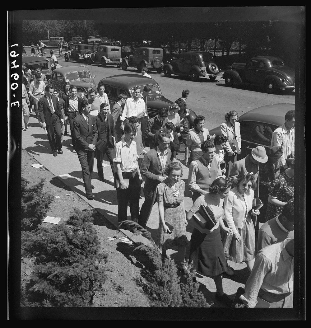 Campus of University of California, Berkeley, California. Students assembling for Peace Day address of General Smedley…