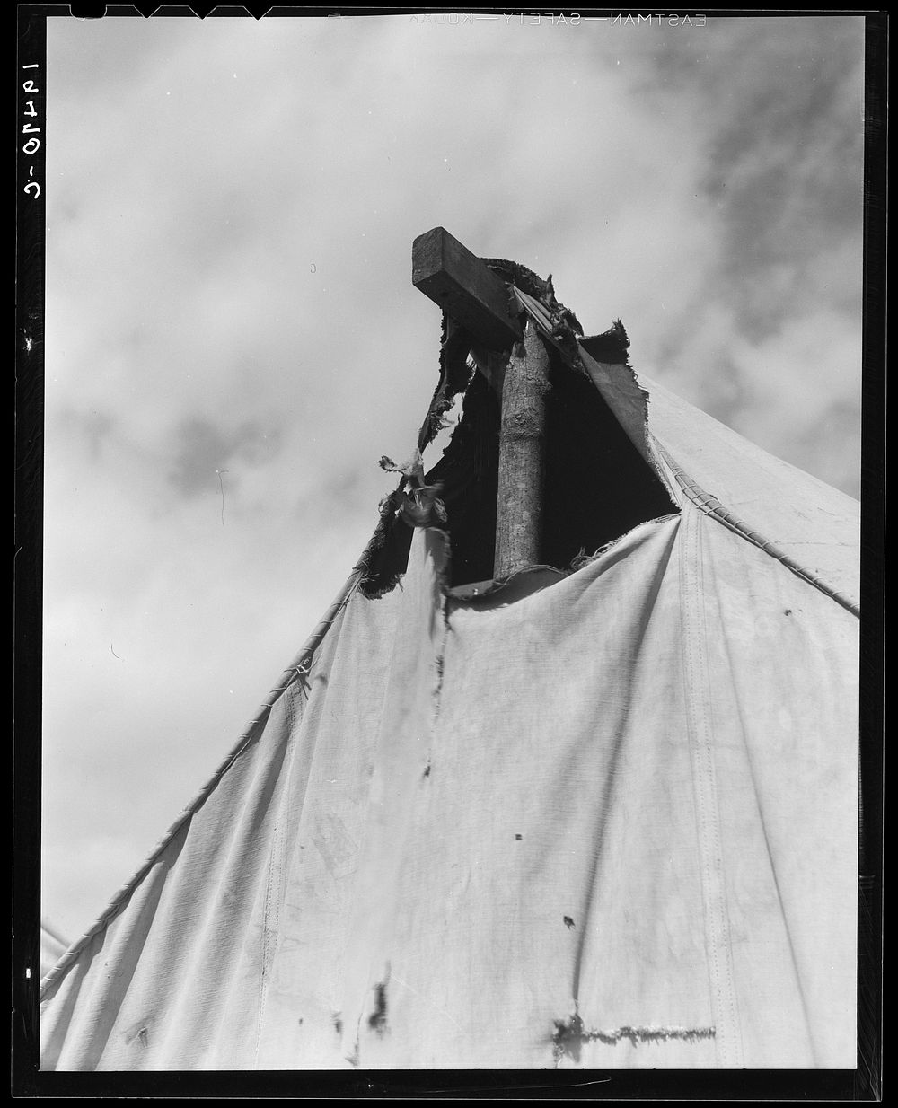 Pea picker's tent near San Jose, California. Sourced from the Library of Congress.