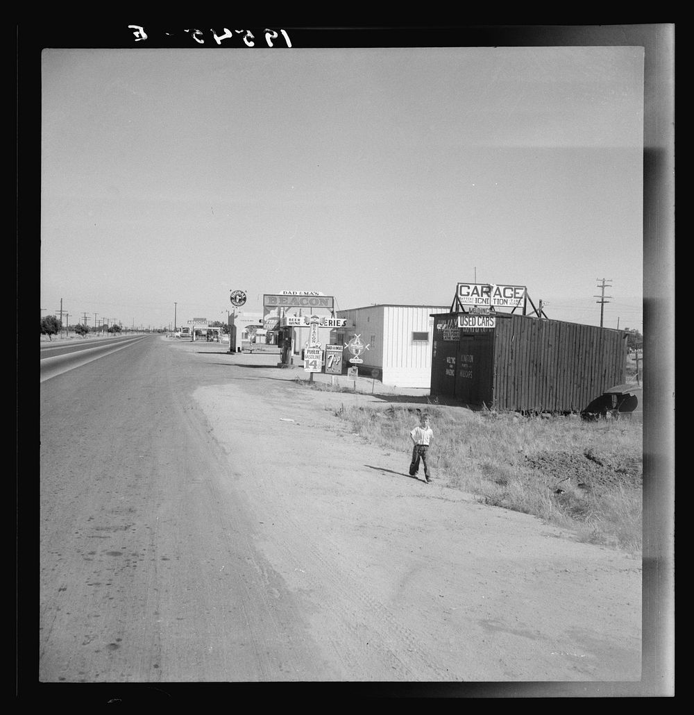 Between Tulare and Fresno, California. Along the highway U.S. 99 at Highway City. Sourced from the Library of Congress.