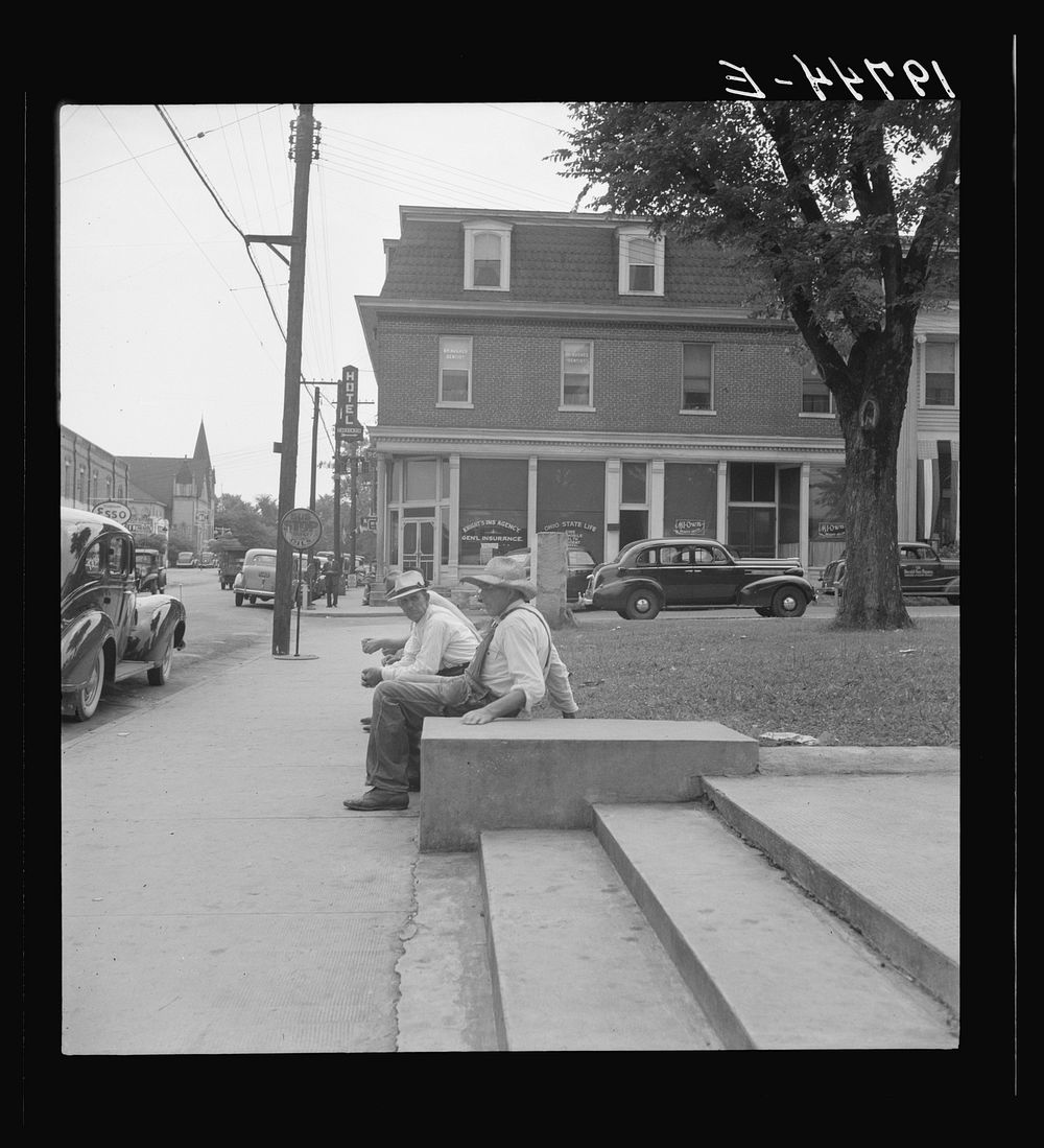 Farmers idling around the courthouse. Roxboro, North Carolina. Sourced from the Library of Congress.