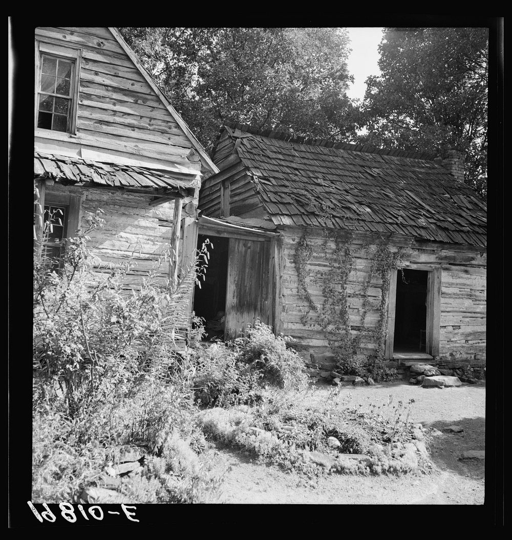 House and yard of  owner. Sourced from the Library of Congress.