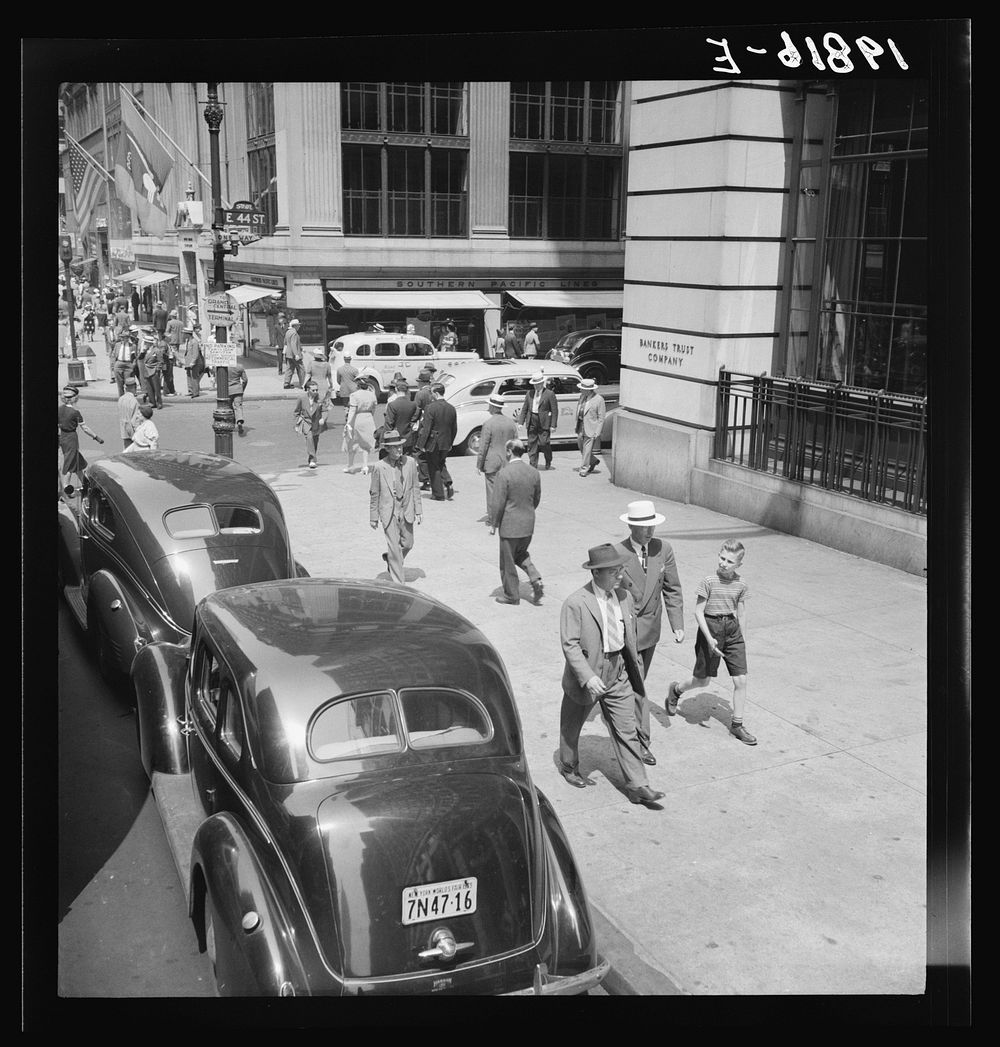 Fifth Avenue at 44th Street looking north. New York City. Sourced from the Library of Congress.
