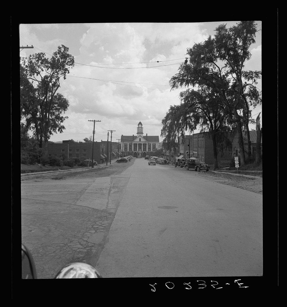 Untitled photo, possibly related to: Courthouse, Pittsboro, North Carolina.. Sourced from the Library of Congress.