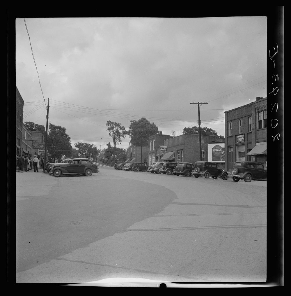 Pittsboro, North Carolina. On U.S. 15. Saturday afternoon. Sourced from the Library of Congress.