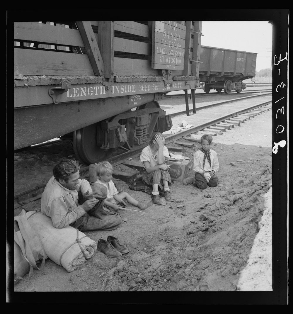 Family who traveled by freight train. Washington, Toppenish, Yakima Valley. Sourced from the Library of Congress.